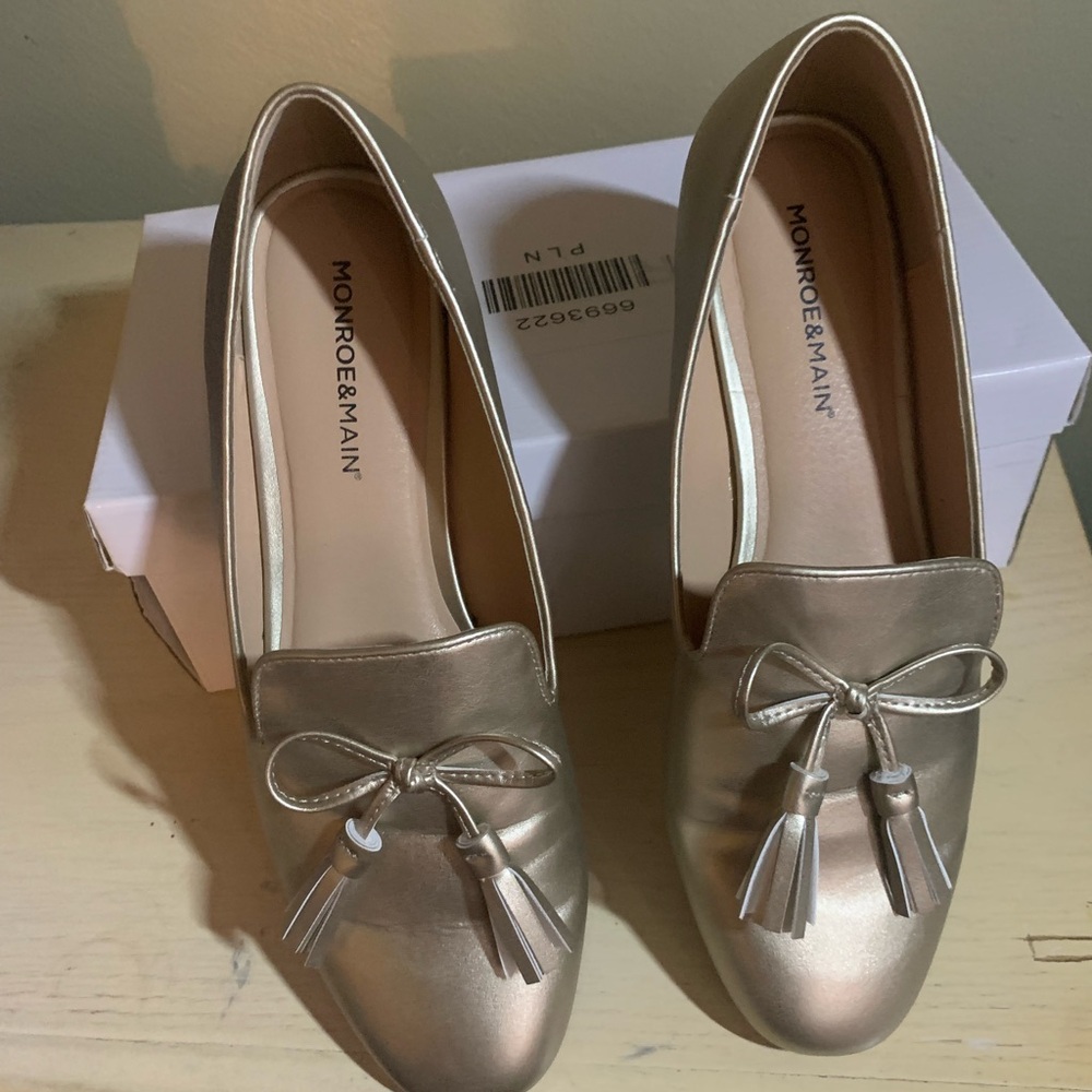 Gold flat shoes from Monroe & Main size 39 worn once style Tonal Bow Flat.
